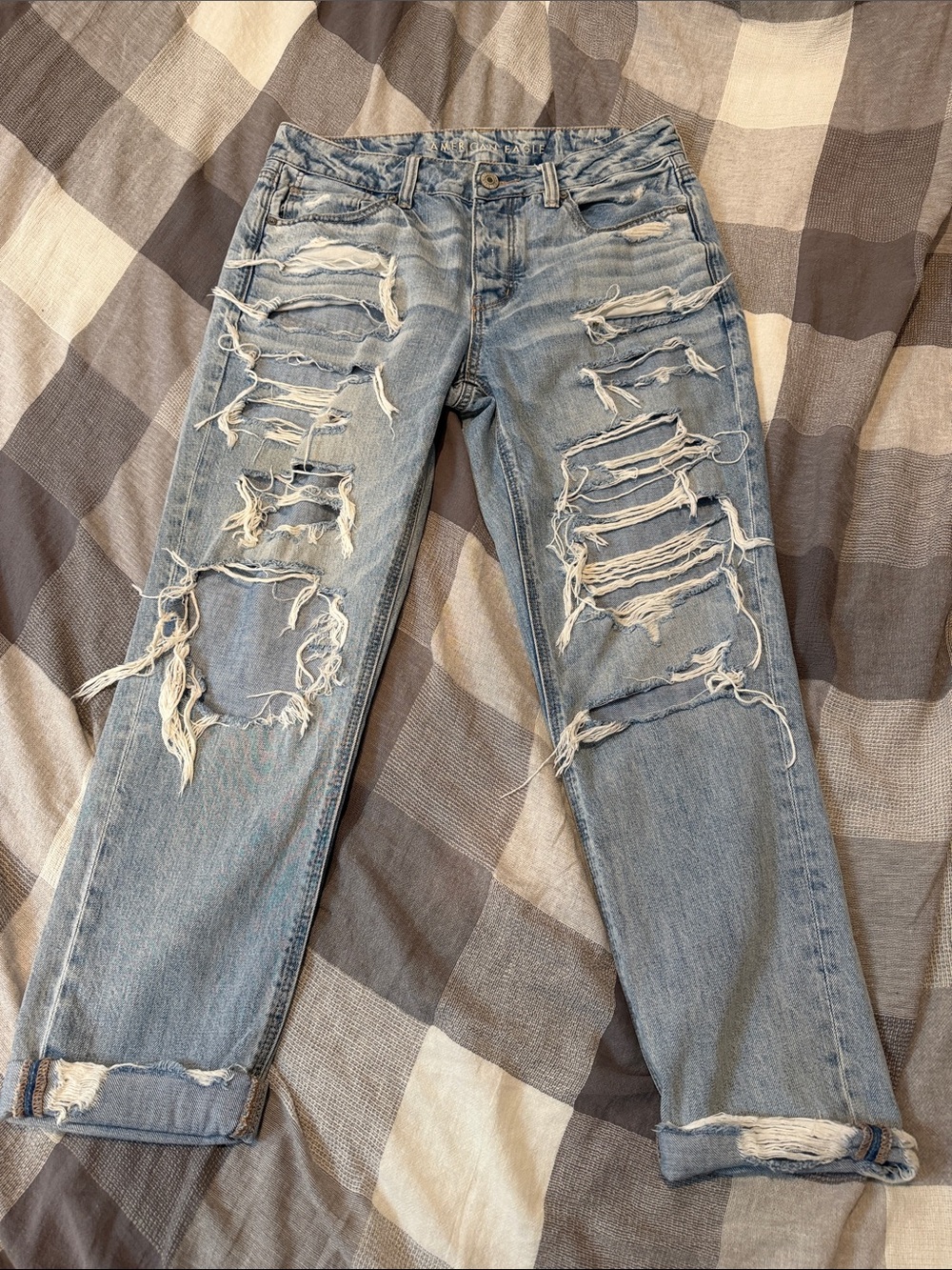 American Eagle Women’s 8 Distressed Ripped Boyfriend Jeans Light Wash
